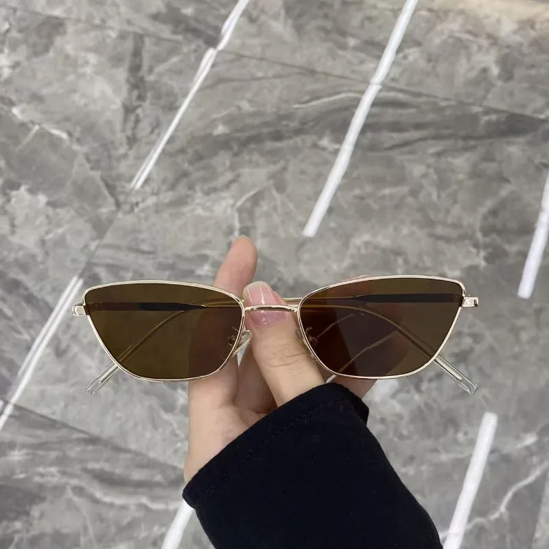 Lunettes de soleil œil-de-chat - Vintage Fashion Brands avis et prix