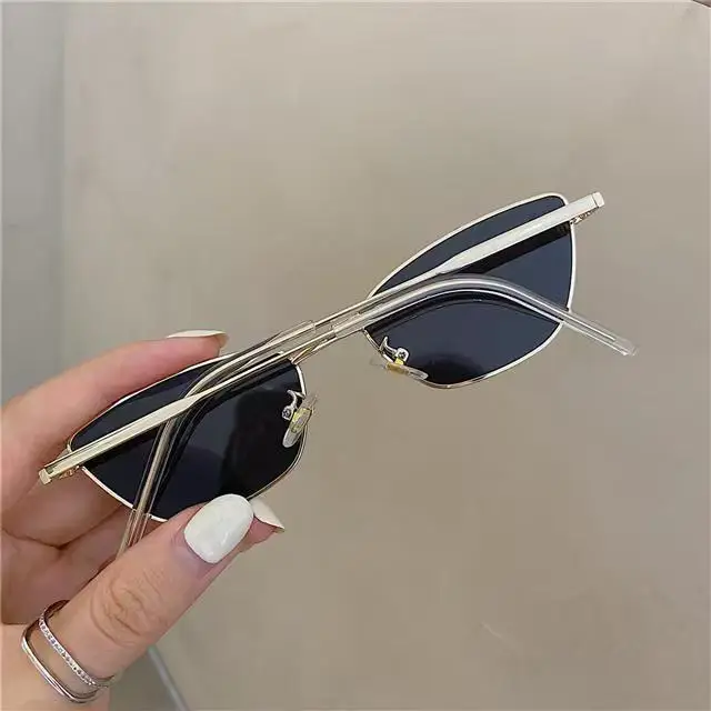 Lunettes de soleil œil-de-chat - Vintage Fashion Brands avis et prix